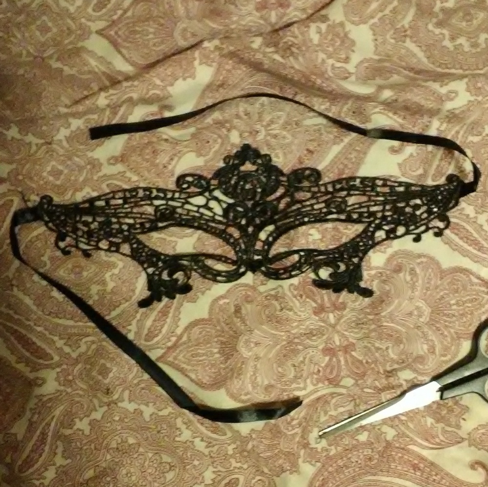 Black Lace Masquerade Elegant Party Mask BDSM Life - Picture 4 of 6